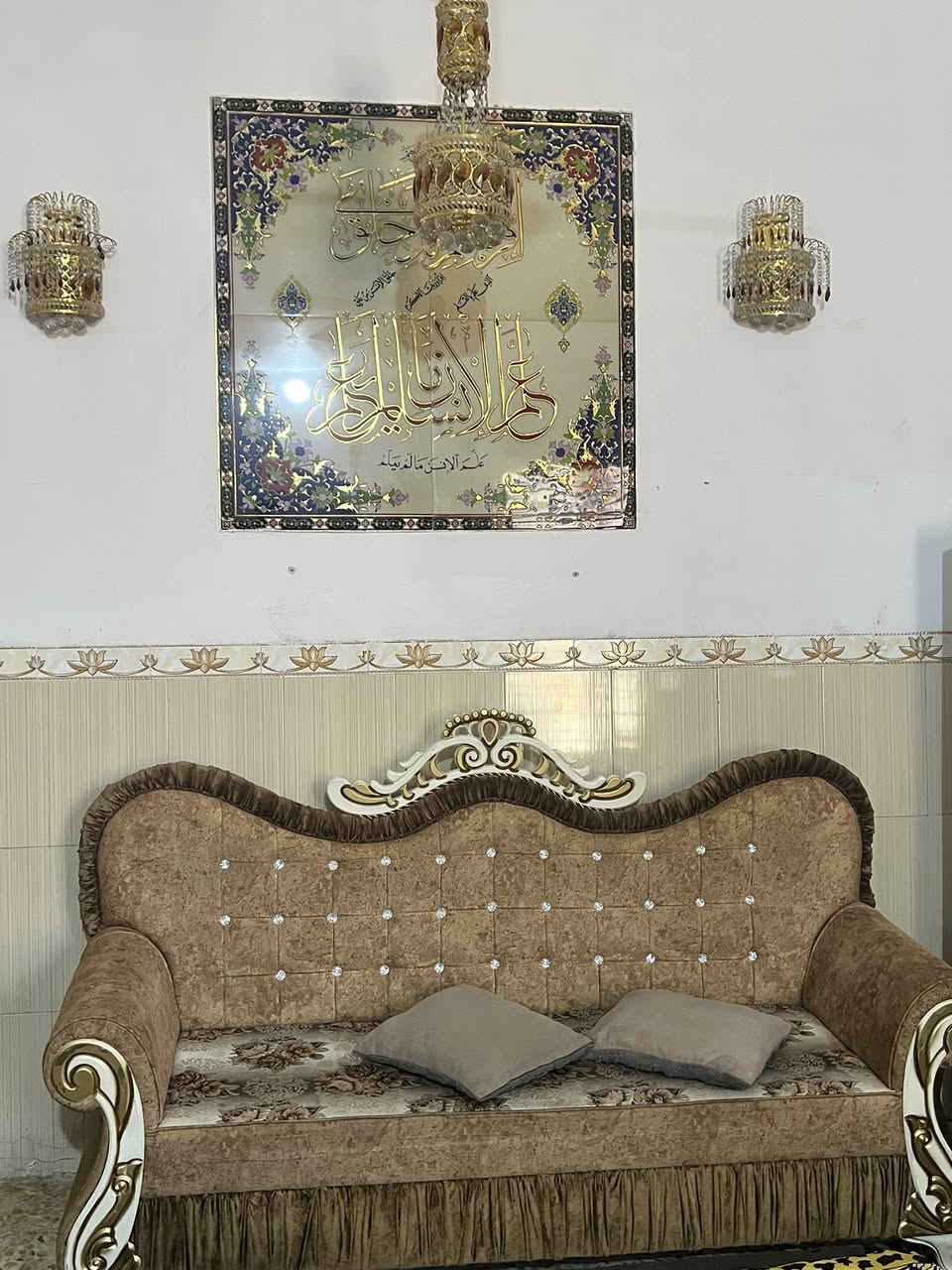 تخم ابو التاج سعره ب٥٥٠  وكعده سعرها ب ٣٥٠  وثنيهن التخامه بيهن مجال وباقي الثريات ب ٣٠ الزوج للاستفسار ***********
