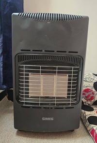 صوبه غازيه نضيفه للبيع السعر 35 ألف وبيها مجال . 07821198999