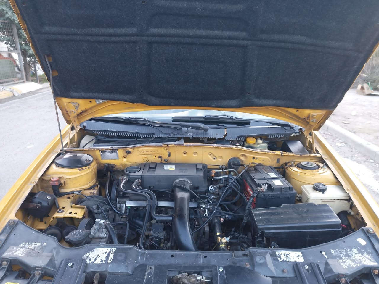 سمند موديل ١٠ سياره جاهزه بمعنه الكلمه محرك لاصرف ولاتبخير صدر أمامي وخلفي جديد تخم تاير جديد تبريد ثلج دوشمه عام رقم جديد دولي بغداد مابيهه اي ضربه وتبديل ففط صبغ بلباب وره السايق مكان السياره بغداد السعر ٣٣ وبيهه مجال قليل ***********
