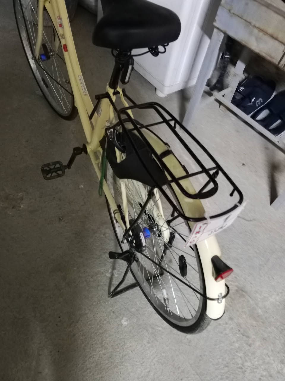 يا الله.سلام عليكم للبيع بايسكل بناتي حجم 26لون كريمي بايسكل  نضافه100/100  السعر 110وبي مجال رقم التلفون ***********
