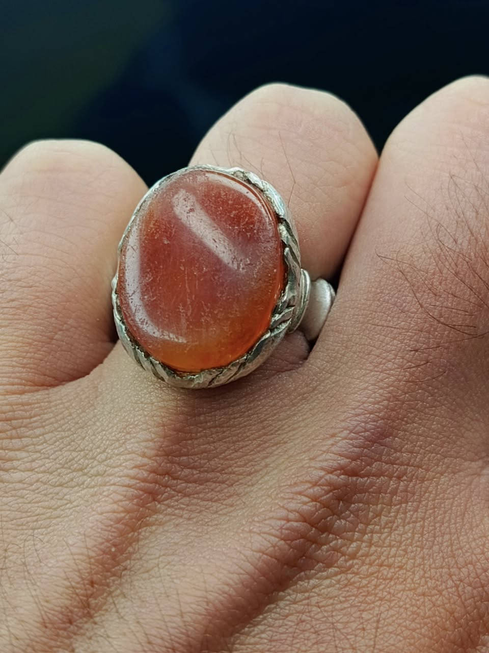 جماعة القديم هذا عقيق يماني طبيعي اصلي ذمة قديم مشروط صياغة يدوي ثقيلة سعر جدا مناسب❤
حجز وتفاصيل أكثر خاص او واتساب ***********🌹
وموجود عندي كل انواع الاحجار والمحابس الفضة والنحاس.
