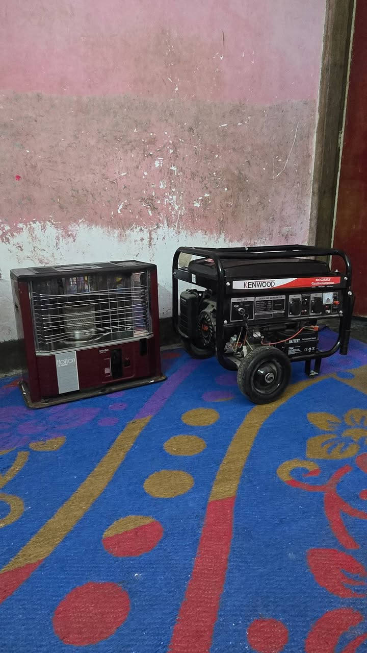 السلام عليكم غراض بيت للبيع غرفة اخشاب صاج خمسة ملحق نضيفة + ثلاجة بيكو حجم كبير شغالة نضيفة جداً+ مولد جديد تشغيل سلف + صوبة صولون نضيفة جداً.... السعر 650 الف قفل رقم الهاتف 📱 ***********
