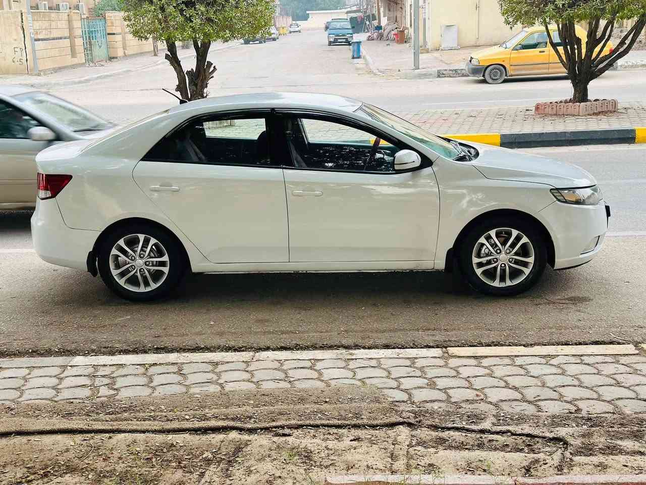 للبيع كيا سيراتو مديل 2011 وارد خليجي 95 وبيه مجال الاستفسار حادث جاملغ خلفي بدون دواخل  وبيها 3 قطع رش صبغ والباقي مكفول موصفات تحكم استيرن اشاير بل مري مري كهرباء محرك 1600 دوش مكفول كير مكفول حداديه مكفوله تخم تاير جديد رقم اربيل سنويه الغايه 2026 الانتهاء السياره جديده وجاهزه بدون نقص عنواني كربلاء ***********
