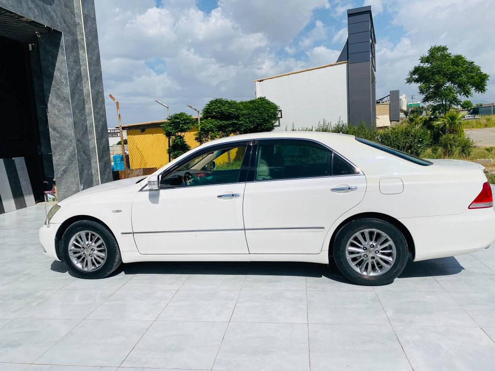سەرەتا بە ناوی خوای گەورە 
شاینە بۆ فرۆشتن  موسە موسە بچوک بە بچوک گێڕو مەکینە بە شەرت کۆد کراوە تایەی تازەیە سێ دوگمەی پەردەیە مۆدێلی ٢٠٠٥ تایەی تازەیە ١٦٠ هەزار ڕۆشتوە سەیارەکە زۆر پاکو جایزە هی دەست خۆمانە 
*********** السليمانية, العراق
