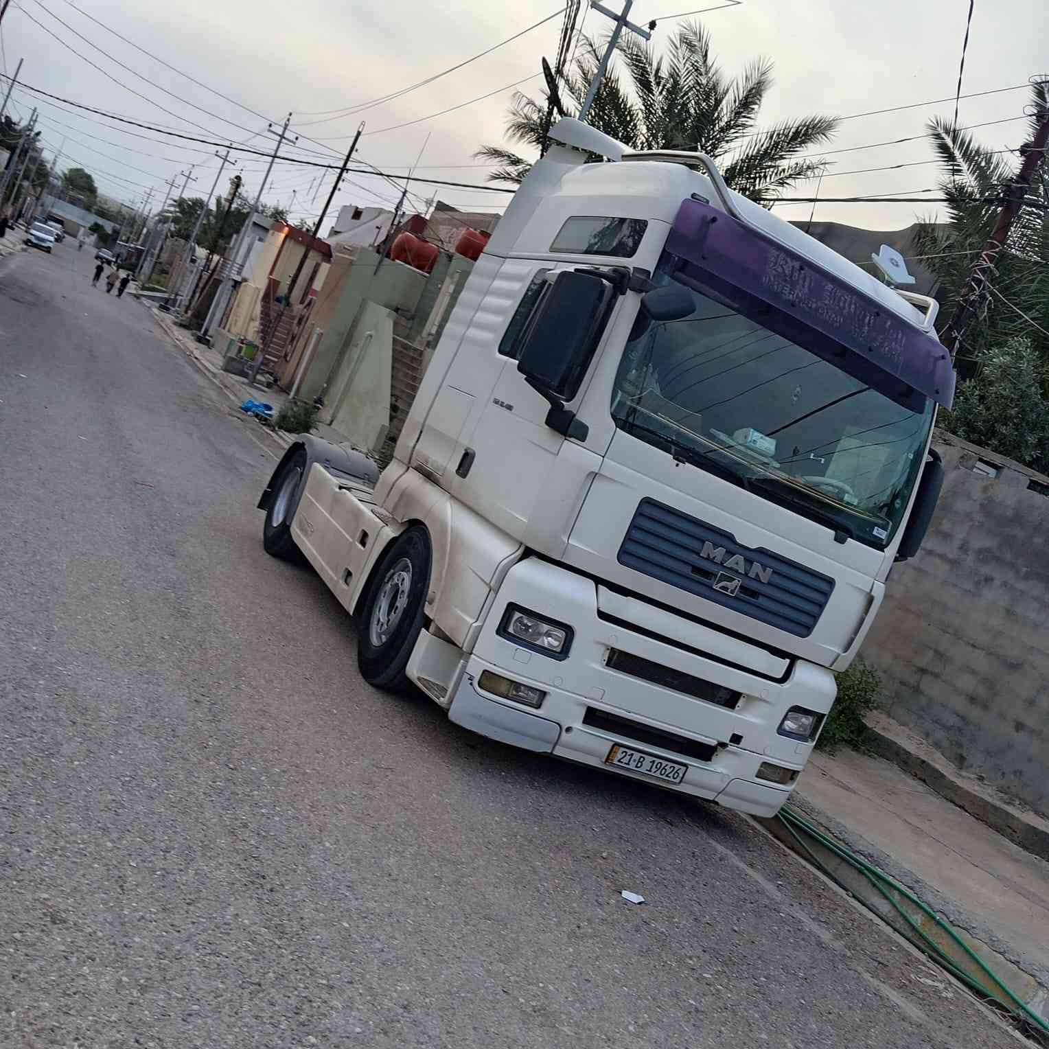 السلام عليكم سيارة للبيع راس فقط مربوطة تنكر سياره تخم تاير سنوية لل 2030 وهزة وبراد جديد ابيع شرط التحويل موديل 2006 للتواصل *********** السعر 150 وبيهة مجال مكان السياره بغداد

