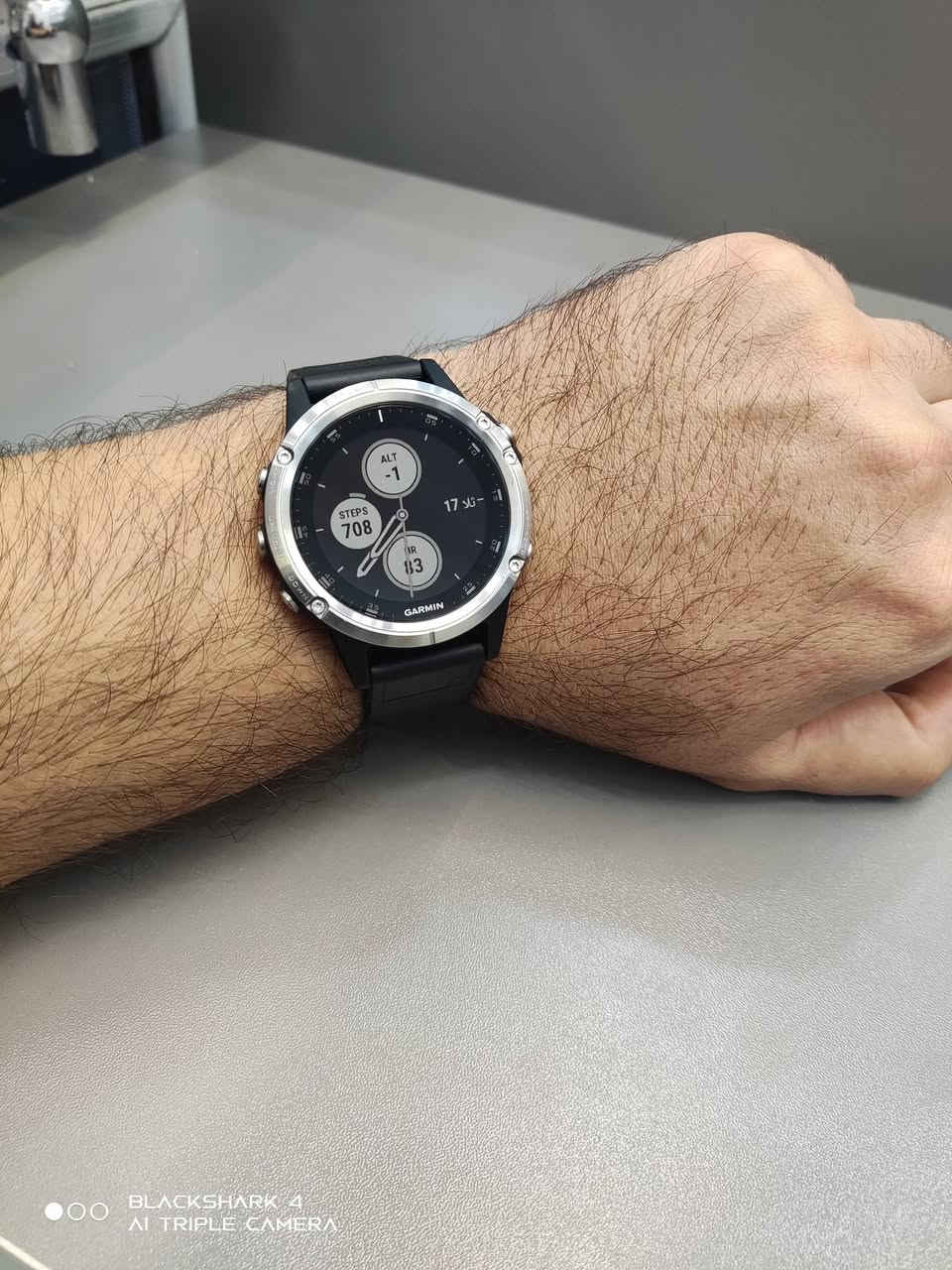 garmin fenix 5 plus
نضافة 100 💯 
حجم 47 mm تدعم خرائط العراق 
شحن 12 يوم ملحقات كيبل شحن
للاستفسار ***********
