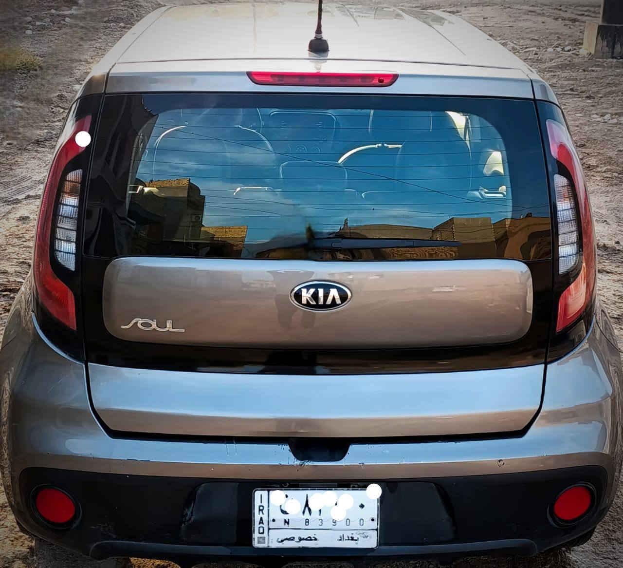 السلام عليكم للبيع كيا صول موديل ٢٠١٨ الضرر، واضح بالصور الايرباكات مكفولة رقمها بغداد باسمي موجودة بالكوت السعر ١١٥ ورقة للتواصل ***********
