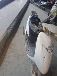 دراجه للبيع عصفوريه مامفتوح سلفه شغال هندر شغاله الكهربائيات كله تشتغل...