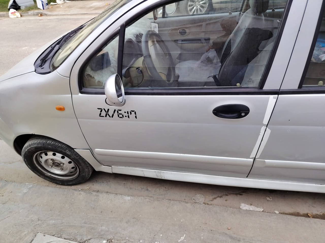 كيو كيو ٢٠١٣ سلفر بحالة جيدة تخم تاير جديد وصدر جديد تبريد جيد سيارة خير من الله للأستفسار الاتصال على الرقم ***********
