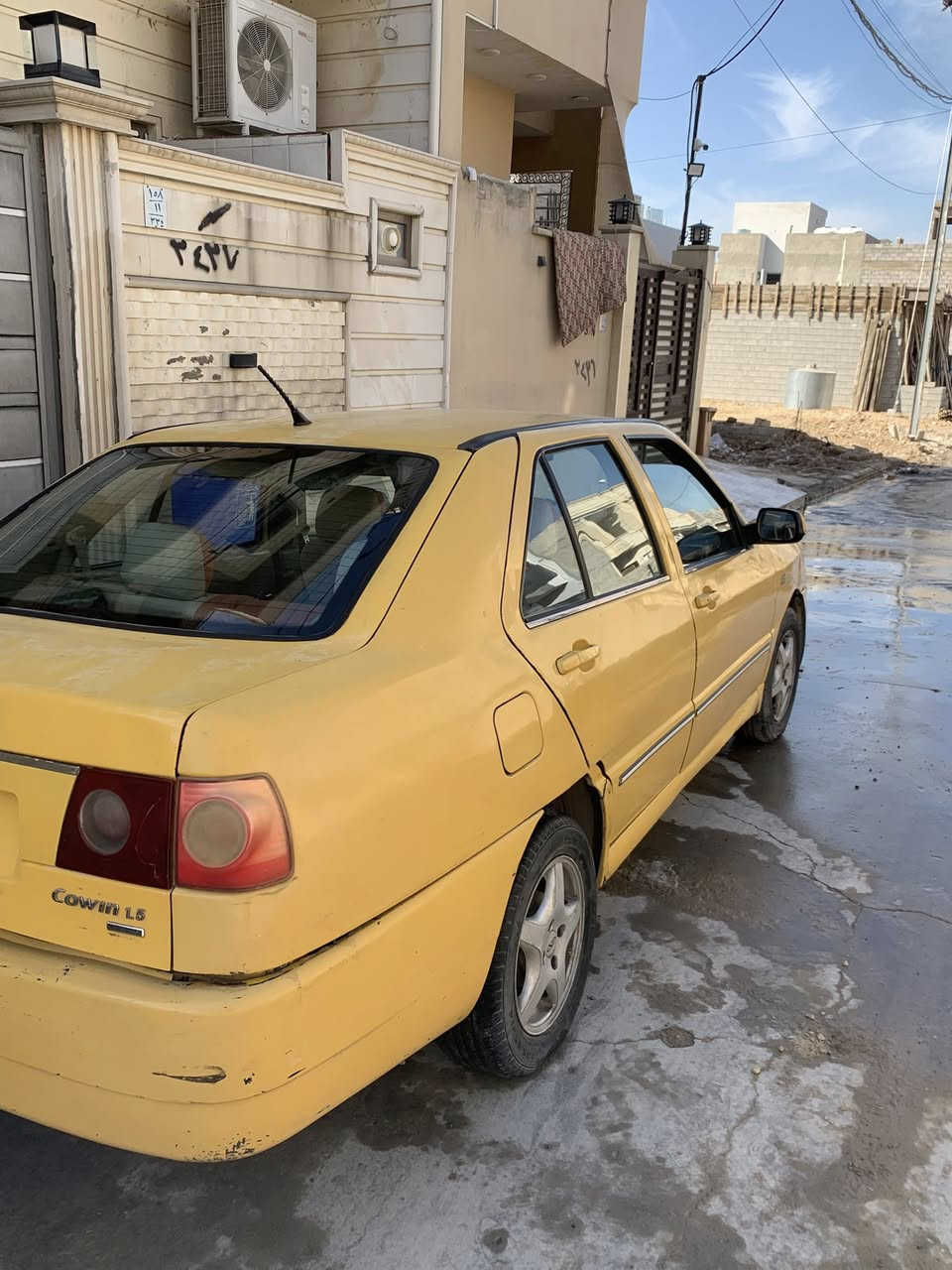 السلام عليكم ورحمة الله وبركاته
شيري كوين 2011 كير عادي
رقم بغداد صاحبها متواجد بالموصل شرط الوكالة والتحويل ايضا 
غرامات صفر هيئة عالشاري 
مكينة وكير بشرط لا نفخ ولا صرف 
حدادية السيارة بحالة جيدة تحتاج فقط مشط ستيرن وما تعبان كلش 
دواخل السيارة كدام العين 
مكانها موصل مزارع زيونة 
السعر 22 بيها مجال
تفاصيل اكثر اتصل وتتدلل ***********
واتساب ***********
