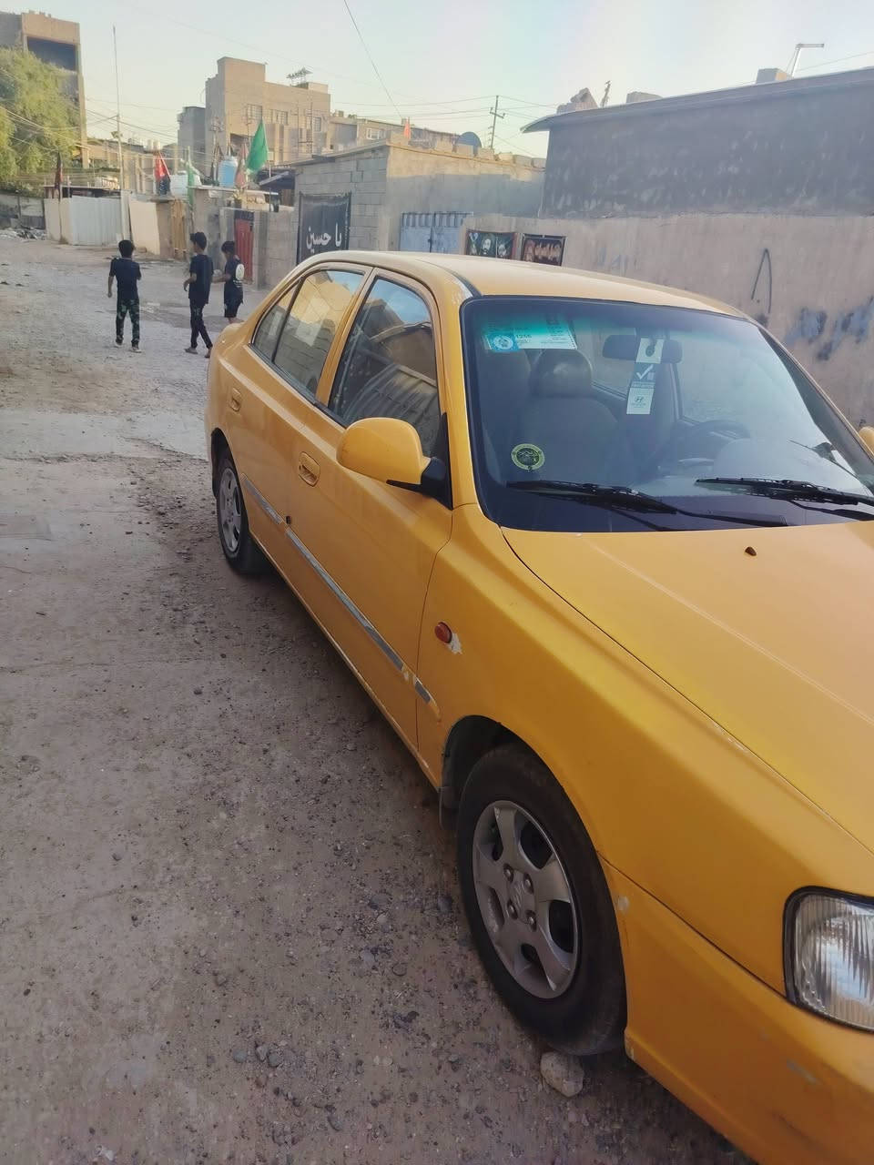 سلام عليكم سيارة فيرنا موديل 14 ما معيوده على صبغتها كير ومحرك وتبريد وصدر شغال مكينه مجفته صار شهر على ايدي لا تنقيص ولا تبخير بسمي   شرط التحويل وبيه طخه ليوره بل بدنه بلصندوك اصبع السعر 75 وبيه مجال المكان بغداد الزعفرانيه الرقم ***********
