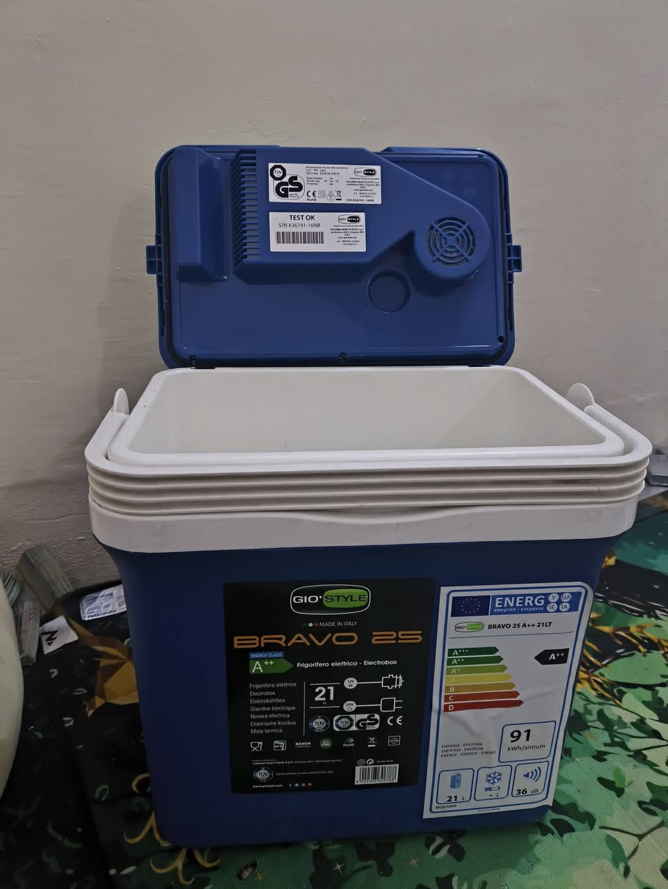 رمضان كريم 
للبيع ثلاجه سيارة تعمل 12Vو220V
السعر 200 الف
***********
