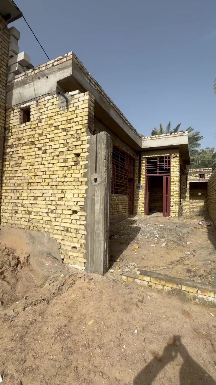 ((🧿اللهم صلي على  محمدوآل محمد🧿)) 

((👈#مكتب_الجنابي_للعقار2 👉)) 

🔆🔅 الـــدار للــــــبيع 

⚜️ المســــاحة ⚜️160متر
زراعي 
 

⚜️ العنــــوان ⚜️ كوفه شارع ميثم التمار شارع الطاقه 

         🔆  الــتـــفـــــاصـيــــل  🔆

بناء جديد الهيكل عالي عن الشارع 

((اساس صب كونكريت سقف صب كونگريت  بناء طابوك بناء مال جناي )) 

((طابق واحد)) يحــتوي ع مــطبـخ + 
صـالـه+غرفتين نوم + مجمع صحـيــات داخلي وخارجي 🛁+استقبال .))

#السعر45مليون ✅ بي مجال قليل بيع نقد فقط اتصل وتدلل ✅

 ملاحظة (((توجد كافت المساحت والقطع  والدور السكنيه )))

⚜️⚜️⚜️⚜️⚜️⚜️⚜️        
((#للاستفســارمكتب_الجنابي_للعقار2))
عنــوان المكتب: شارع المطارالسايدين الجديد مجاور اسواق ريحانه 
 للاستفسار اتصال على الرقم.🟡🟡📞📞***********  ☎️🔆📞 يوجد تطبيق واتساب 📞📞
