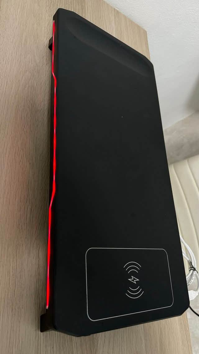 🖥️ حاملة الشاشات الاحترافية المتحركة! 🚀
خلص من ضيق الميز وآلام الرقبة ورتب الـ Setup مالتك.
 🔄 حركة كاملة: فر الحاملة بجميع الاتجاهات (يمنة، يسرة، فوك، جوة).
 📐 توفير مساحة: ترفع الشاشة وتفرغلك الميز بالكامل.
 💪 قوة ومتانة: ثابتة جداً وتتحمل الأوزان الثقيلة.


**إذا كنت صاحب هذا الإعلان وتريد حذفه لأي سبب، رجاءا أرسل رسالة إلى الدعم الفني**