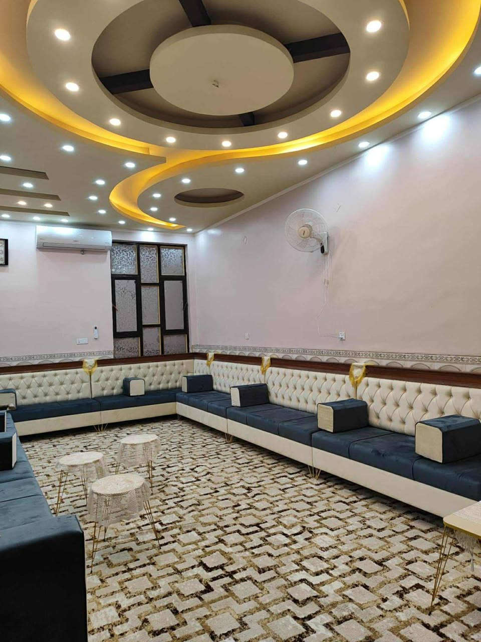 دار تجاري+محلات عدد 2 للبيع طابو صرف 
#الموقع على سايدين حي العسكري 

#المساحة400م 

للاستفسار مراجعة مكتبنا قرب نقابة المعلمين 

#المكتب_سيد_رحيم_والي_الزاملي
***********
