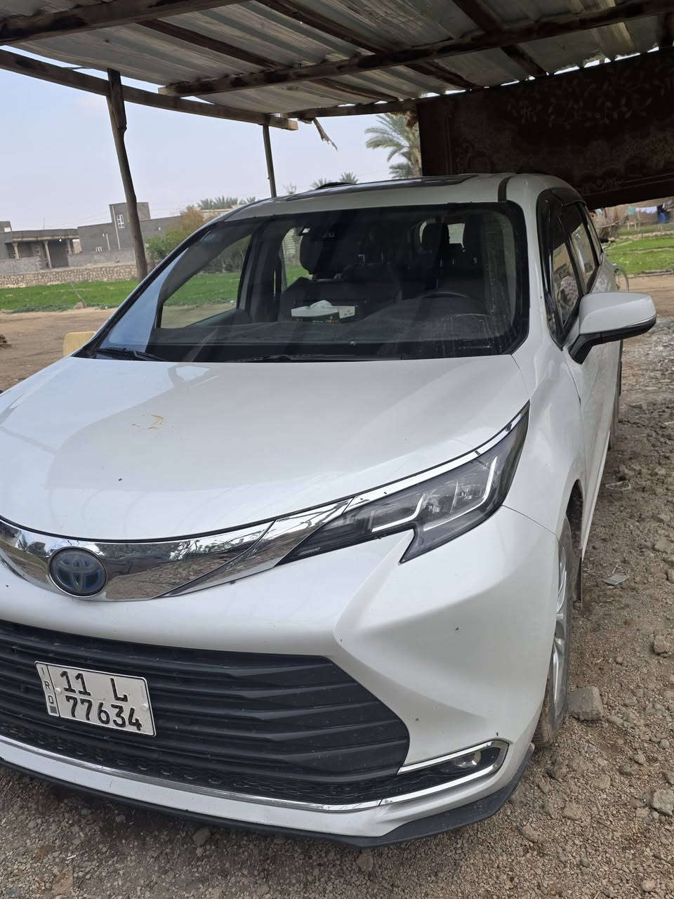 السلام عليكم ورحمه الله وبركاته 
#للبيع تيوتا سينا هايبرد موديل ٢٢
صورة الحادث موضح بلمنشور 
رقم الهاتف ***********
