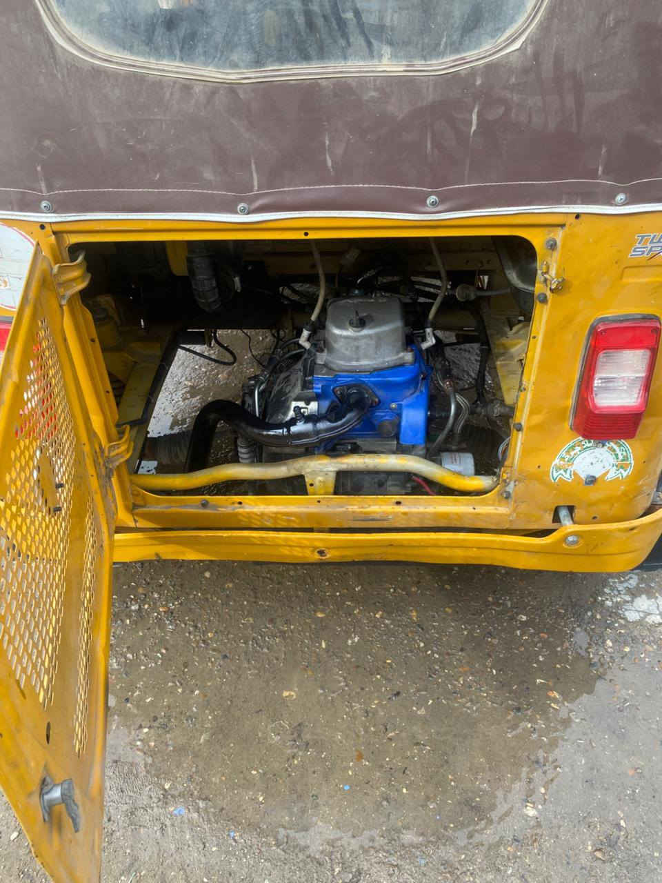 السلام عليكم تكتك جاهزة موديل 21 ابيع شوفت عينك جاهزة ما اذب عليها ربع بوجهك للشارع تخم تاير 
مكينه تجفيت شركة 
اتصل ما ارد على الفيس شرط التحويل مروري 
***********
