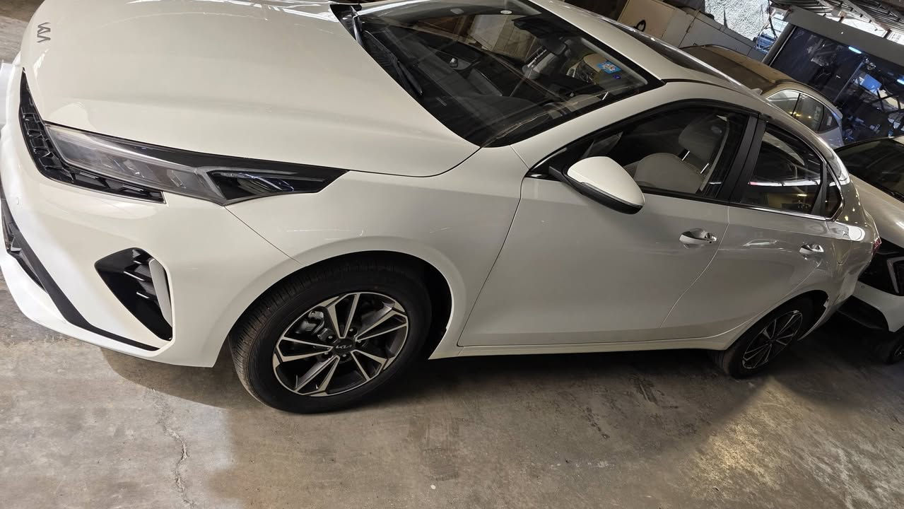 الســلام عليــكم 
K3  VIP 2024 اعلى فئه ام الرادار 
رقم بغداد جديد
السعر 155 وبي مجال الشراي يتصل 
ملاحظه(هاي مو العاديه هاي اعلى فئه يعني مو تجي تكتب تغني هيه هاي اسعاره ورقم بغداد)
فول مواصفات ⬇️⬇️
 
محـرك DOH دبل نـوزل 1500
 إشـارة ترحـيب 
بصمة تشغيـل وابـواب 
إشـارة مـري جانبيـة
  رفع الجامه بعد ايقاف تشغيل السياره بالريموت
 الـمري شـفط
 كاميـرا متحركـة مع تحـكم بالكاميـرا
شـاشة كـبيرة 
 شـاشـة تبريد 
تبريد خلفي منفصل 
عـداد سرعـة ديـجـتل 
 ايـربـاك 6 
مقـاعد جـلد كرسي السايق كهرباء 
 فتـحة سقف سلايـت
تحـكم ستيرن فـول جـهتين  
رادار امامي
مانع اصطدام
تحديد مسار 
 سـايد بـريك كـهـربائي ذكـي‎
 نظـام  اوتـو هولـد
  مـانع انـزلاق 
 نظـام قيـادة مـتعدد 4
 (سبـورت ـ ايكو ـ كـومفرت ـ سمـارت)
 ويـل كب كروم 16 
مـنافذ شـحن Wireless 1
عـداد الـكيلـو مـتر5258
مكاني بغداد
الاستفسار
***********
