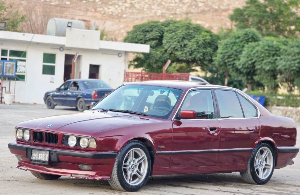 سەرەتا بەناوی خوای گەورە  BMW مۆدێل 1993 ،525 گێڕ تۆماتیک ئاڕم پلاستیک سلێمانی .ڕەنگ ماڕۆنی
 فول فول موواسەفات
پێشپان سڵایت جام کارەبا
 بیلاد کووشن جلدوو هیتەر 
دەعمێکی پێشی هەیە 
کارەبای کامل مەزبووت هەموو شتی لەسەر شریکە ماوە 
چوار تایە و ویلی  تازەی لەسەرە 
دەشپوولوو بەرە دەرگای لۆکە 
ئاڕموو ئەوەلیات بەشەرت 

شوێنن : تەکێ نزیک بازیان 

سعری 32 گەڵاو مەجالێ برایانە
ژ.م ***********. وەسئاپو ڤایبەریشی لەسەرە السليمانية, العراق
