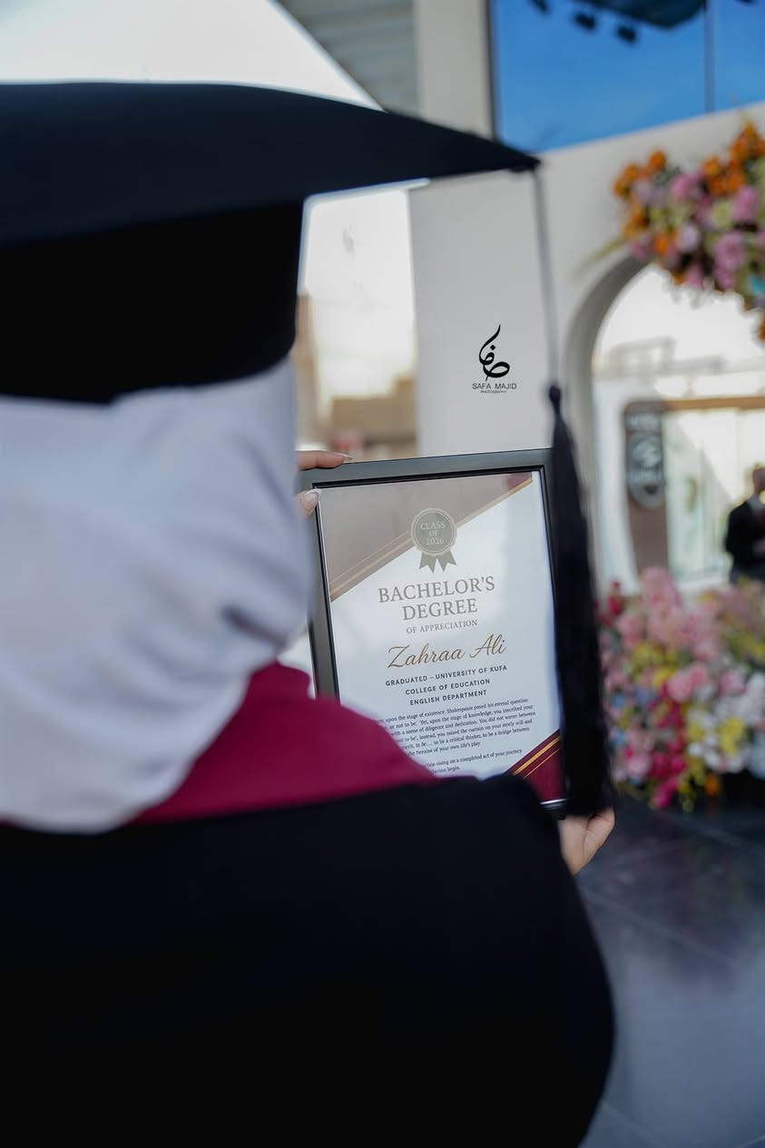 تخرجك لحظة لا تُنسى' دعنا نوثقها لك بأجمل الصور احجز جلستك الان واستمتع بجلسة تصوير احترافيه تبرز نجاحك وتألقك 
للحجز والاستفسار مراسلة الصفحه او الاتصال ***********
