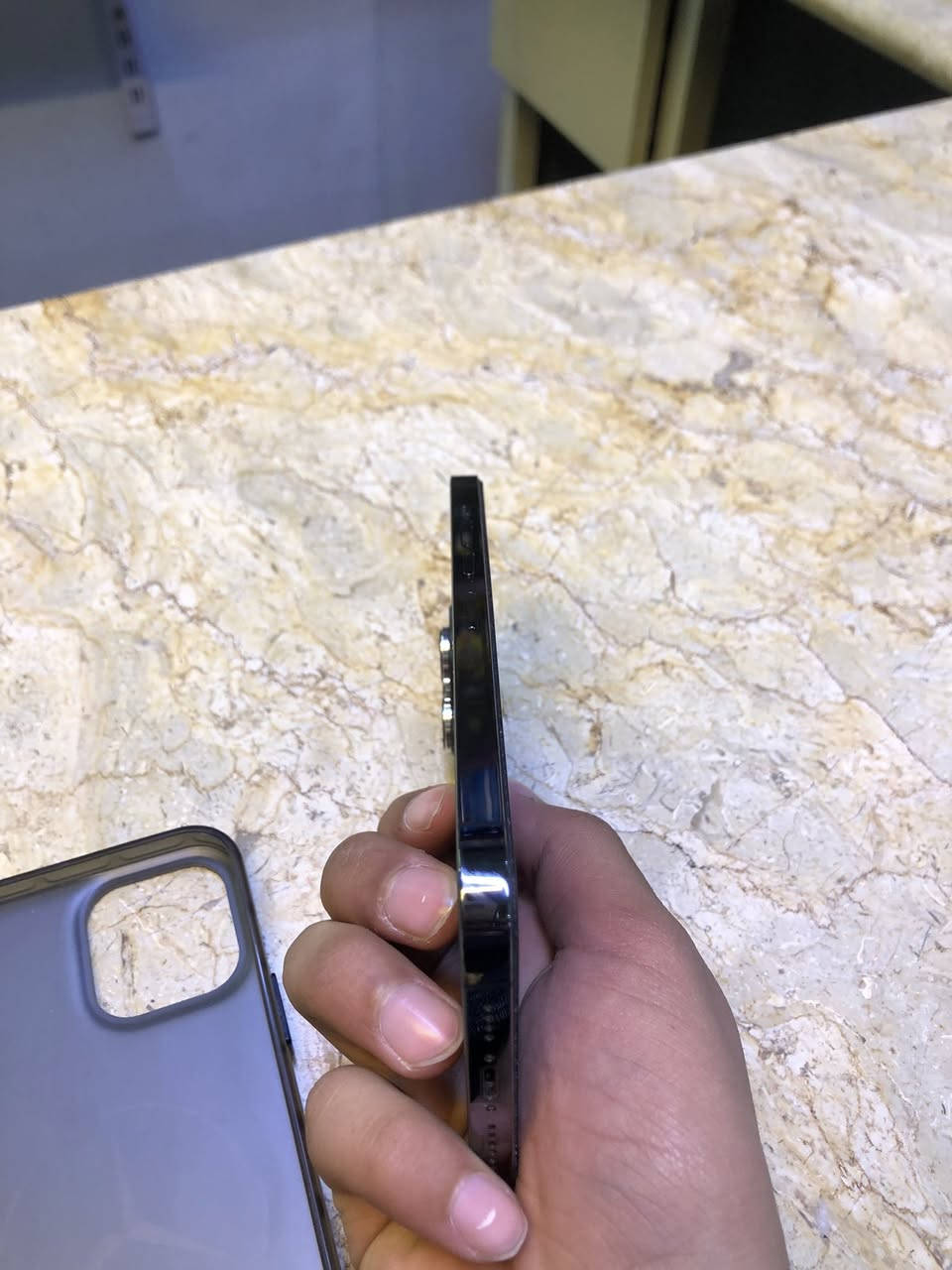 سلام عليكم ايفون ١٣بور ماكس للبيع  جهاز كلش نضيف مبدل فقط بطاريه و بطاريه ١٠٠جهاز مكفول مكان بغداد الغزاليه سعر 725الف وبي مجال للطيبين رقم ***********
