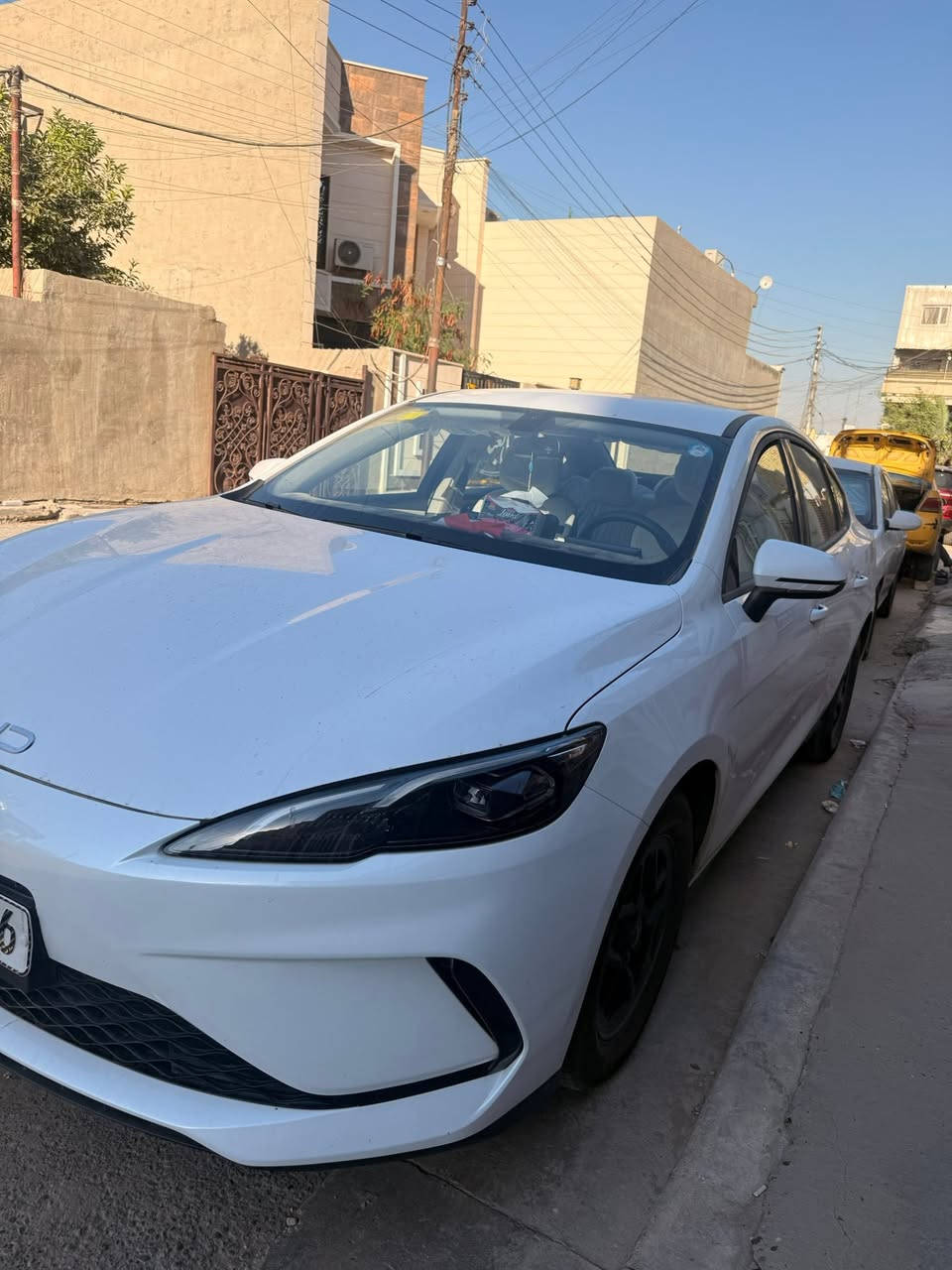 السلام عليكم
byd سيل 5

سيارة رقم بغداد بأسمي مكفوله 

شرط التحويل

ماشية 3000 

كامل ملحقات السيارة بعدها بغلاف الشركة زيرو 

ان شاءالله 

داخل ابيض السيارة

كشنات جلد 

نازله جميع التطبيقات في الشاشه من ويز وغيره

ارضيات اصليه 

شاحنه اصلي 

"" $$ السعر 19،750 مليون

العنوان بغداد / الدورة

***********

