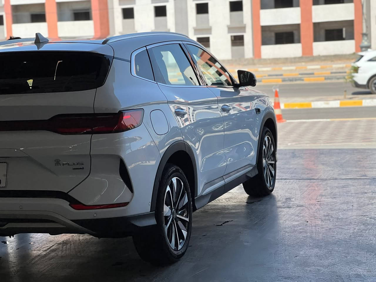سلام عليكم اخوان .

بي واي دي سونك بلاص موديل 2025 BYD سونك بلاس فول 1/1

byd song Plus 2025

السعر  : 33,250,000 مليون دينار وبيها مجال بسيط .

تواصل : ***********

مكان السيارة : الديوانيه 

سياره ماشيه 6الف كيلو متر .. 

رقم بغداد بأسمي تحويل مباشر 

مكفولة كفالة عامة من كلشي 

السياره كاملة شاشتة منزله برامج و معربه و غراضه كاملة

من ارضيات من فومن منفاخ اطارات و شاحنه الاصلي ..

لون سياره ابيض داخل السياره ابيض + قهوائي ..

مواصفات : سقف بنوراما جنطه كهرباء كشن كهرباء - 

اوتو بارك 13 كامرة كامرات 360 حساسات 360 امامي خلفي

رادارات 360 قيادة شبه ذاتية كروس مثبت سرعة بريك طوارئ ،

داش كام DVR دخول ذكي و تشغيل ذكي و تشغل عن بعد 

+ فتح الصندوق عن طريق البصمة ، بطارية 120 كيلو الجبيرة الي تدعم الشحن السريع للسيارة وبعد اهواي مواصفات
