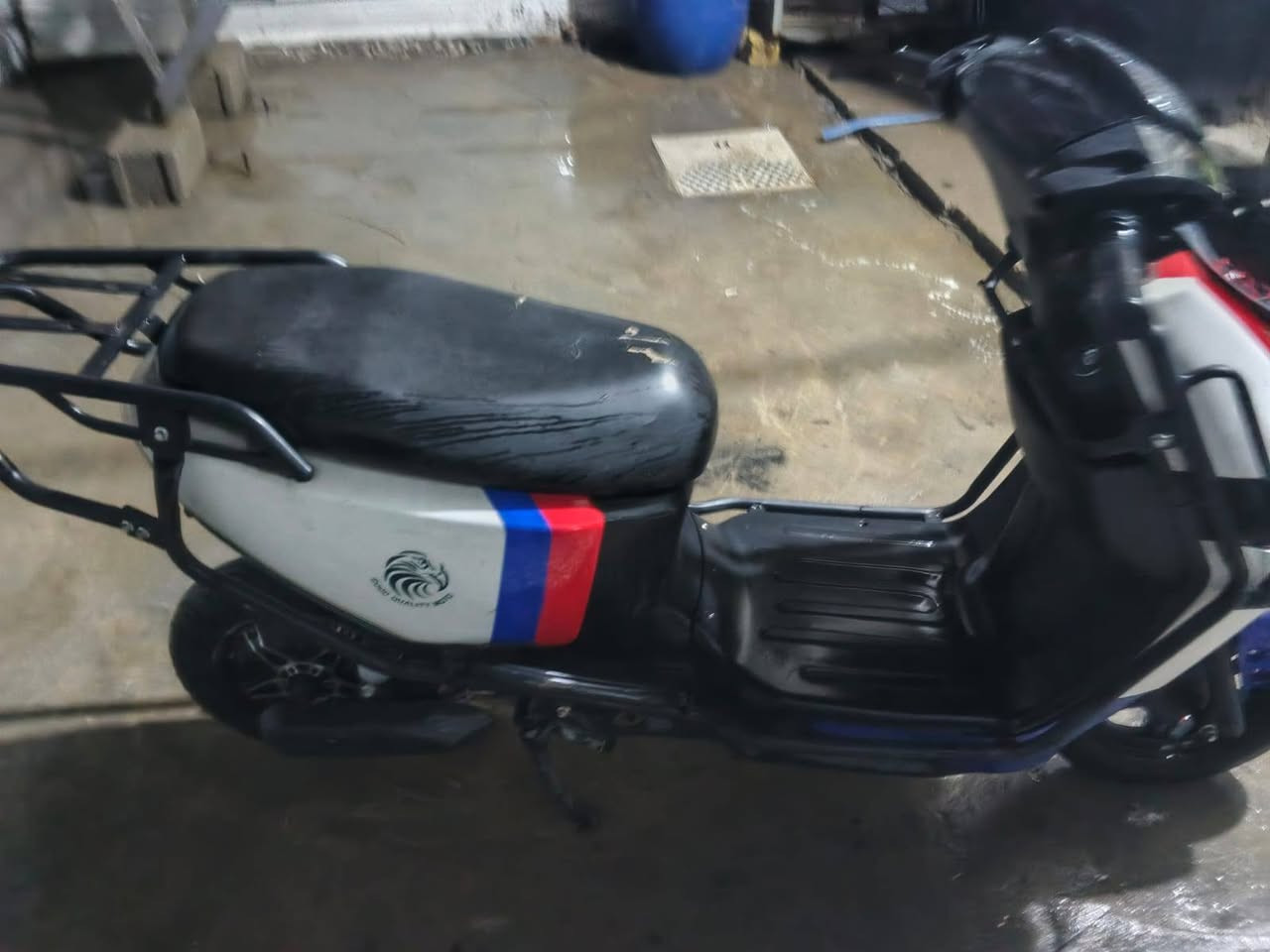 سلام عليكم دراجة شحن نضيفة نقص بطاريات فقط مكاني بغداد للاستفسار ***********
