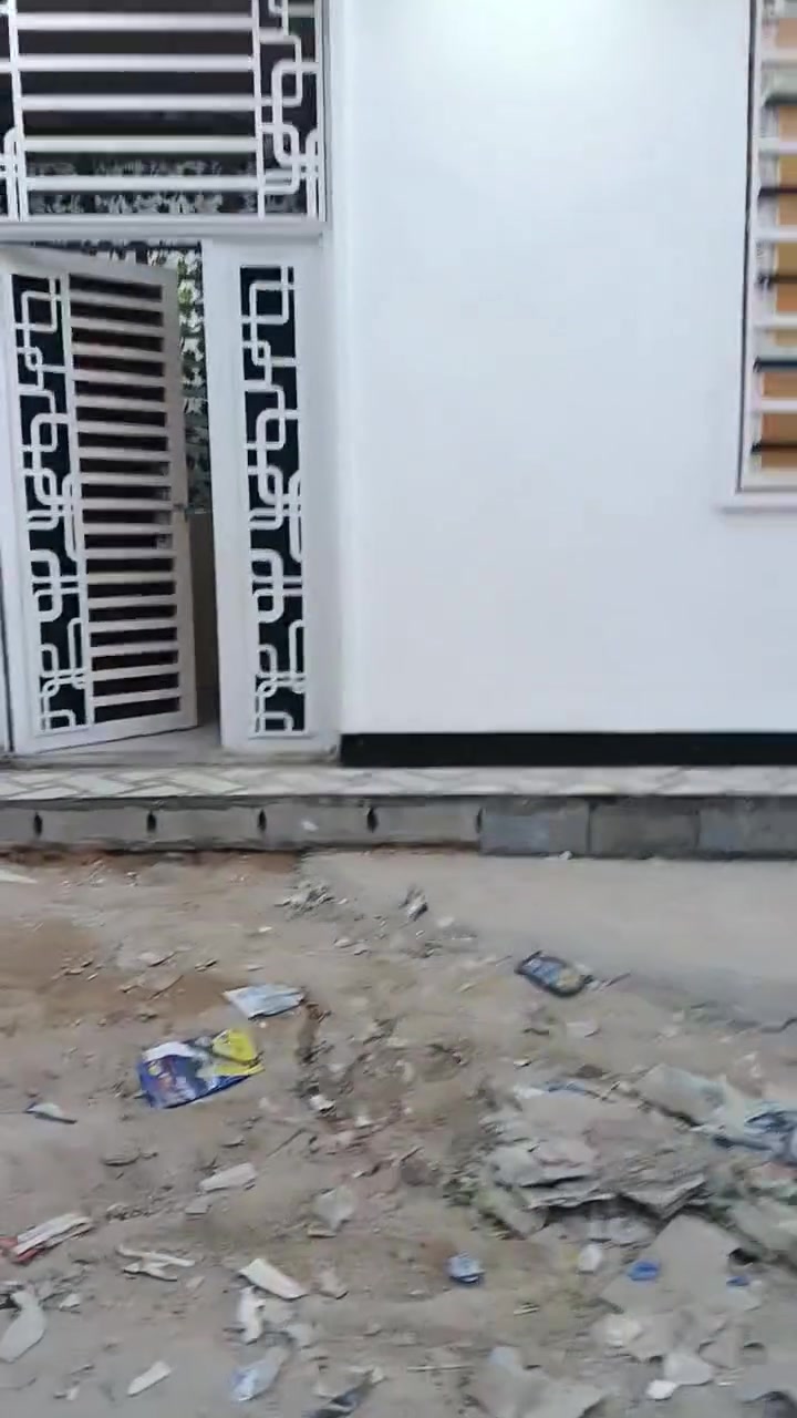 بيت مساحة 100متر للبيع قريب على الشارع العام
 بيت بناء جديد 
يحتوي على غرفة وصالة واستقبال ومنور كبير ومطبخ وصحيات داخلية وخارجية سقف صب ورباط رفت 
عنوانة- قضاء الحر - منطقة الرشدية -مقابل مجمع الايتام 
طابو زراعي سند 25
السعر 65 وبي مجال للشراي 
للتواصل ***********
