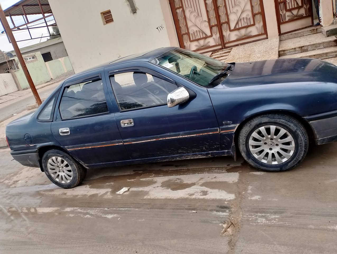 السلام عليكم منرخصت الدمن سياره فكتره حجم 16 كير عادي سياره ستيرن بور قفل مركزي تدفءه كهرباءيات كلو شغال محرك شرط وكير شرط سياره مابيها صبخ بس الدواءر ولدوسات مصلحه السعر 45 والسياره بسمنه شرط تحويل *********** الموصل اليمن
