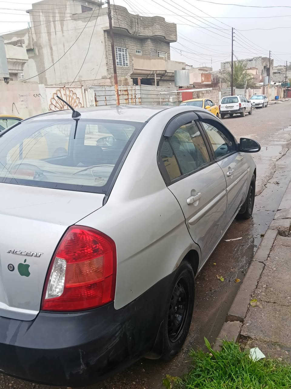 سياره للبيع2007  الي يريد يتصل عالرقم*********** السنويه مالها الى 2028 والسعر 77وبيها مجال
