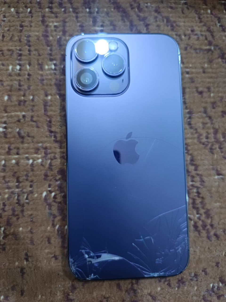 السلام عليكم جهاز ايفون ١٤ برو ماكس للبيع مفطور ضهره وبيه زجاجه مال كاميره بيه فطر مامئثر وحده فقط بطاريه ٨٠بلاديه صرف طبيعي  ذاكره ٢٥٦ ماستر الجهاز  جهاز نضيف ملحقاته كارتونه مطابق السعر ٧٥٠ وبيه مجال الشراء يتفضل خاص أو اتصال *********** مكان بابل حله
