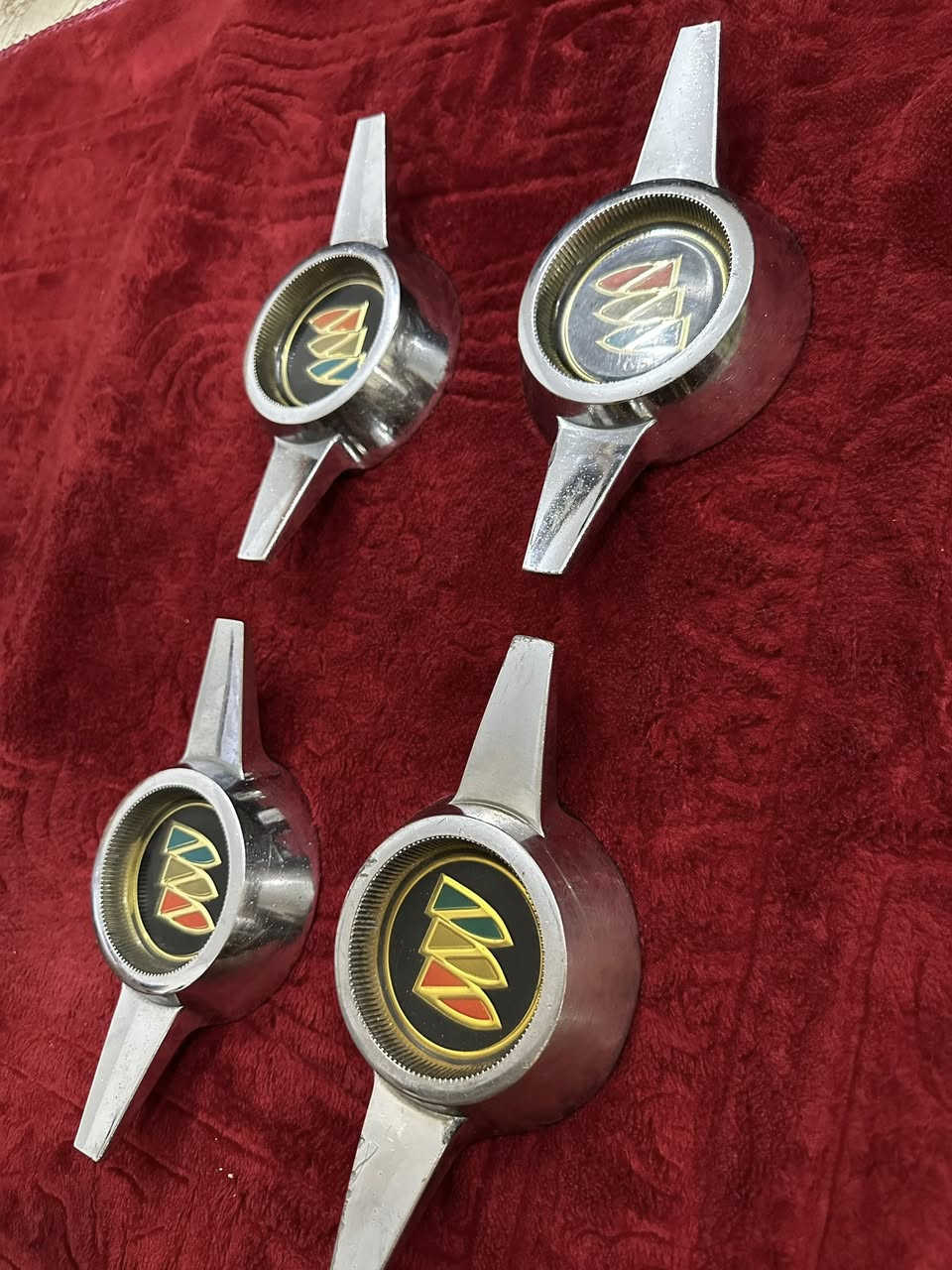 سلام عليكم كبات البيع شاخات اصلية 4 قطع  وكبات تجاري سعر 100 وبي هن مجال بصيط مكاني دورة ابو دشير رقمي ***********
