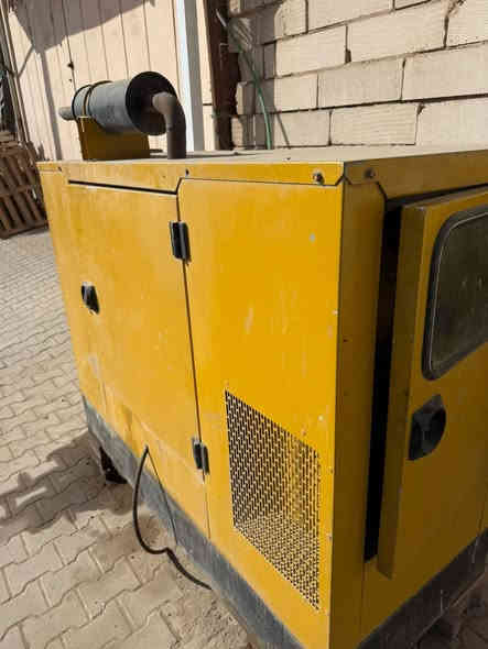 لستر انكليزي 20 كي في
نصيفه وشرط تشغيل حمل كامل مداريها كلش 

سعر 18 ورقه وبيها مجال بصيط مكان النجف 
***********
