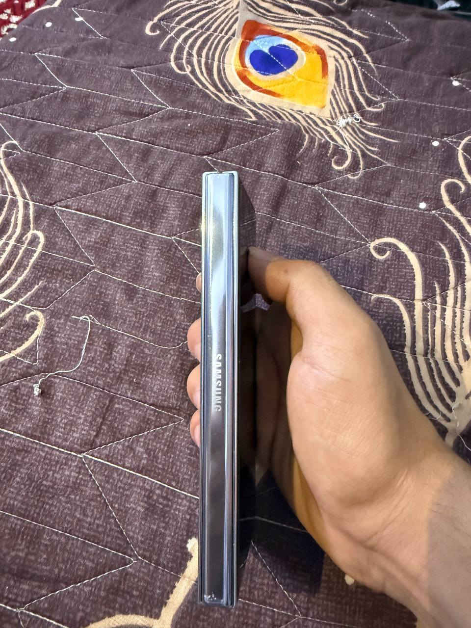 تلفون زت فولد 7ذاكره 256 الجهاز نضف لستفسار اكثر ***********
