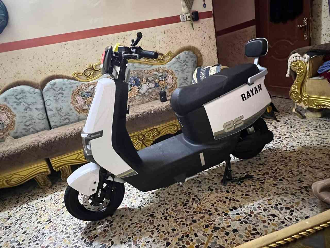 دراجه شحن c2البيع الدراجه زيرو صارلها شهرين من نازله من الرمبه السعر خاص ***********واتساب
