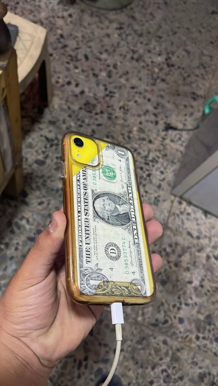 سلام عليكم مبايل Xr للبيع مبدل شاشه اصيله وكاله ولضهر مالته مكسور مثل ما موضح بلصوره مبايل تاخذه تترحملي عليه الكفر و الدولار ويا سعره 120 وبي مجال بسيط توصيل داخل بغداد موجود ***********
