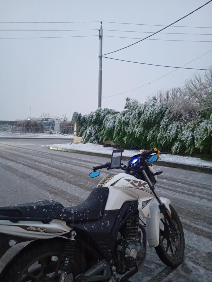 Keeway rk 200
موديل: 2025 
كليمتر: 16.000km
محرك: cc 200
نوع الكير: بطح 
مرقمة رقم اربيل 
موجود رقم امامي و خلفي 
كضالك موجود سنويه و تحويل الدراجه بسمك 
لا يجود اي غرامه عدراجه 
عطل: ليس يوجد اي عطل او خلل في الماطور 
كهربائيه: كلشي سغال 
عداد km
عداد سرعه 
عداد بانزين 
عداد رون 
اناره و يشارة
يجي مع الدراجه خوضه مجانيه مع سماعاته الخوذه 
ستكرات حماية التانكي من المفاتيح 
مرايات تحت الكيدون (موجود البلادي كمان)
دراجه نضيفه كل ١٠٠٠-٢٠٠٠ km تبدلت دهن بلمركز  صناعه الأصلي الي تابع الى بأجيلان 
دراجه نضيفه اخت الزيرو (!!ممسويه حادث!!) 
السعر عل خاص شباب 
***********
