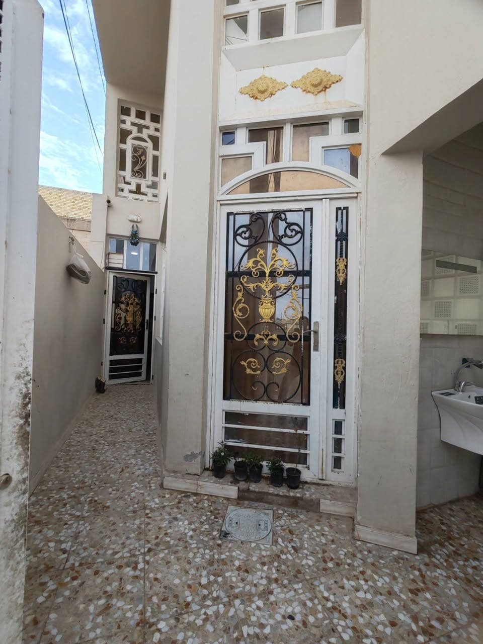 بيت رهن 100 متر طابقين  3 غرف وصاله ومطبخ واستقبال وصحيات 
قرب شارع جامعة الكفيل البيت كلش نضيف وموقع على ساحة الرهن ب 30 مليون
***********
***********
