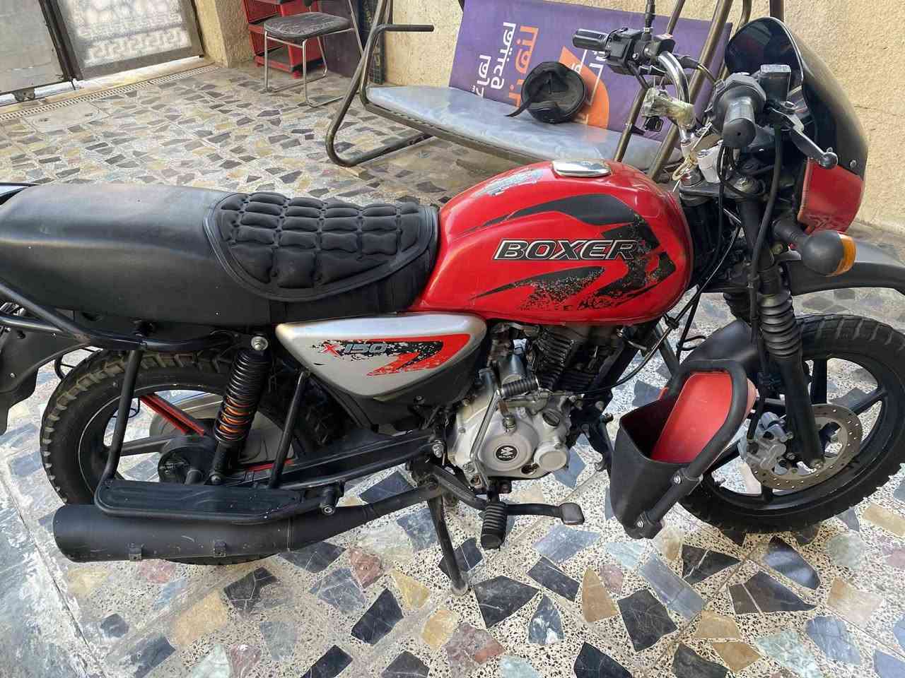 دراجة بوكسر موديل 2021 مرقم بغداد ب اسمي دراجة كلش نضيفة احلة من الصور  مكينة كلجات كير كهربائيات كلهن مكفولات دراجة عارضة ب 1650 وبيه مجال بسيط ل استفسار اتصال عل خط او مراسلة واتساب *********** مكاني بغداد الدورة
