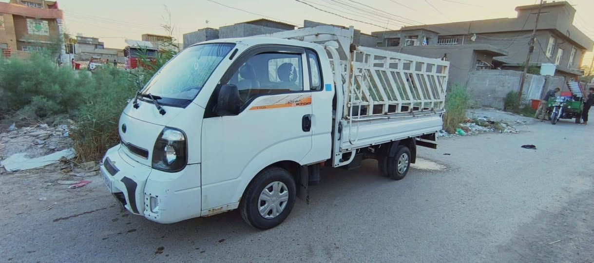 سلام عليكم كيا حمل للبيع 2700 مكفوله رقم الانكليزي سنويه لا 2030 رقم الهاتف *********** *********** مكان السياره بغداد
