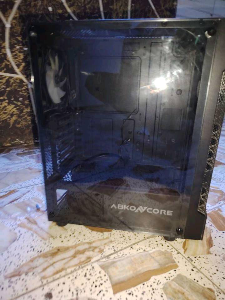 سلام عليكم كيس للبيع مع اربع مراوح CASE rgb 4fan T250 ABKOAVCORE سعر. 70الف بيه مجال مكان بغداد للاستفسار ***********
