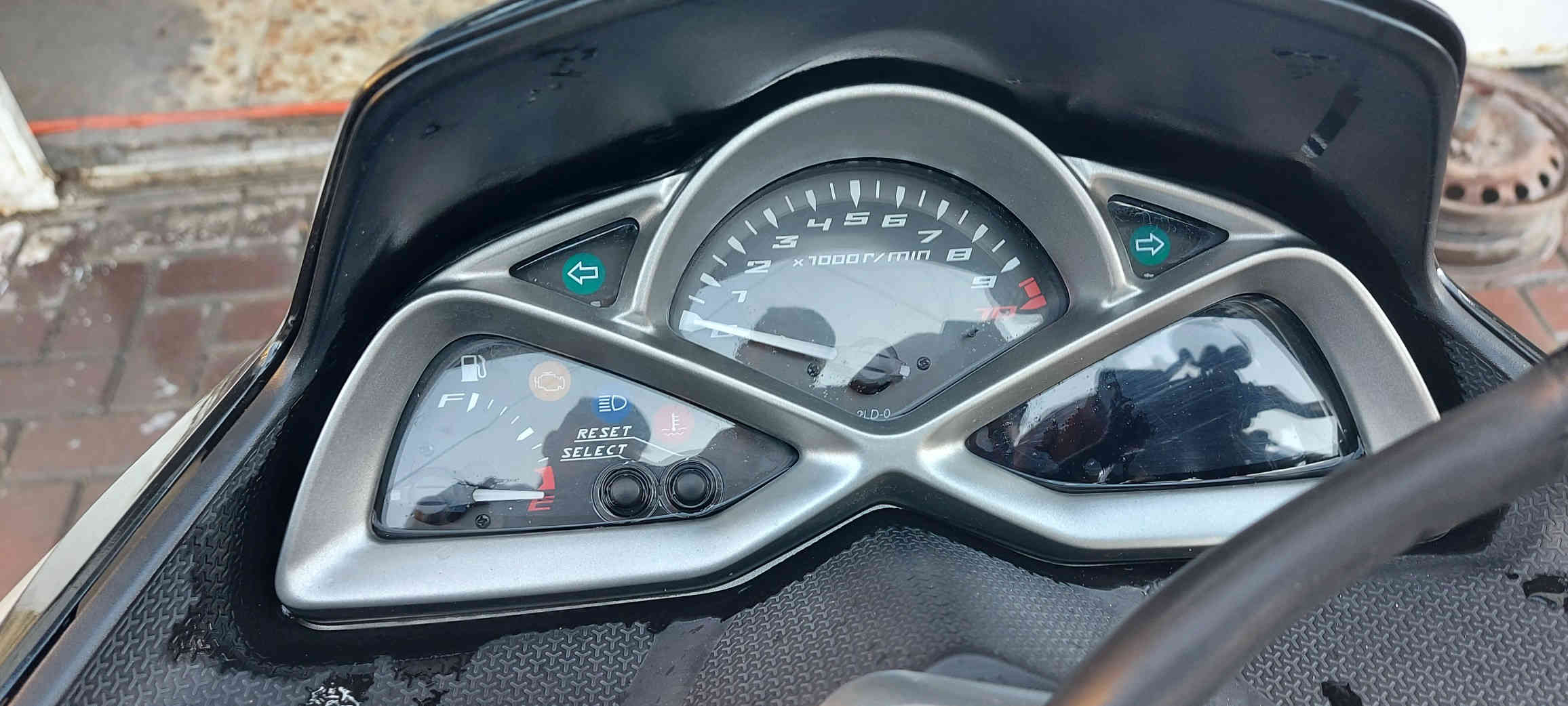 ماجستا اس الشكل الحديث ياباني اصل قبق نفخ
الدراجه بلاديه ومكفوله ما بيه نقص وبرغي ما مفتوح بيه

كفراته بلاديه بدون قطراية صبغ 

الدراجه فول مواصفات شاشه كهرباء تدفئه يدات منفذ يو اس بي فلنجات امامي خلفي اشاير لد تايراته جدد واوراقها كامله 

للبيع فقط بمليون ونص وبيه مجال 

المكان الاعظمية الشراي يتصل ***********
