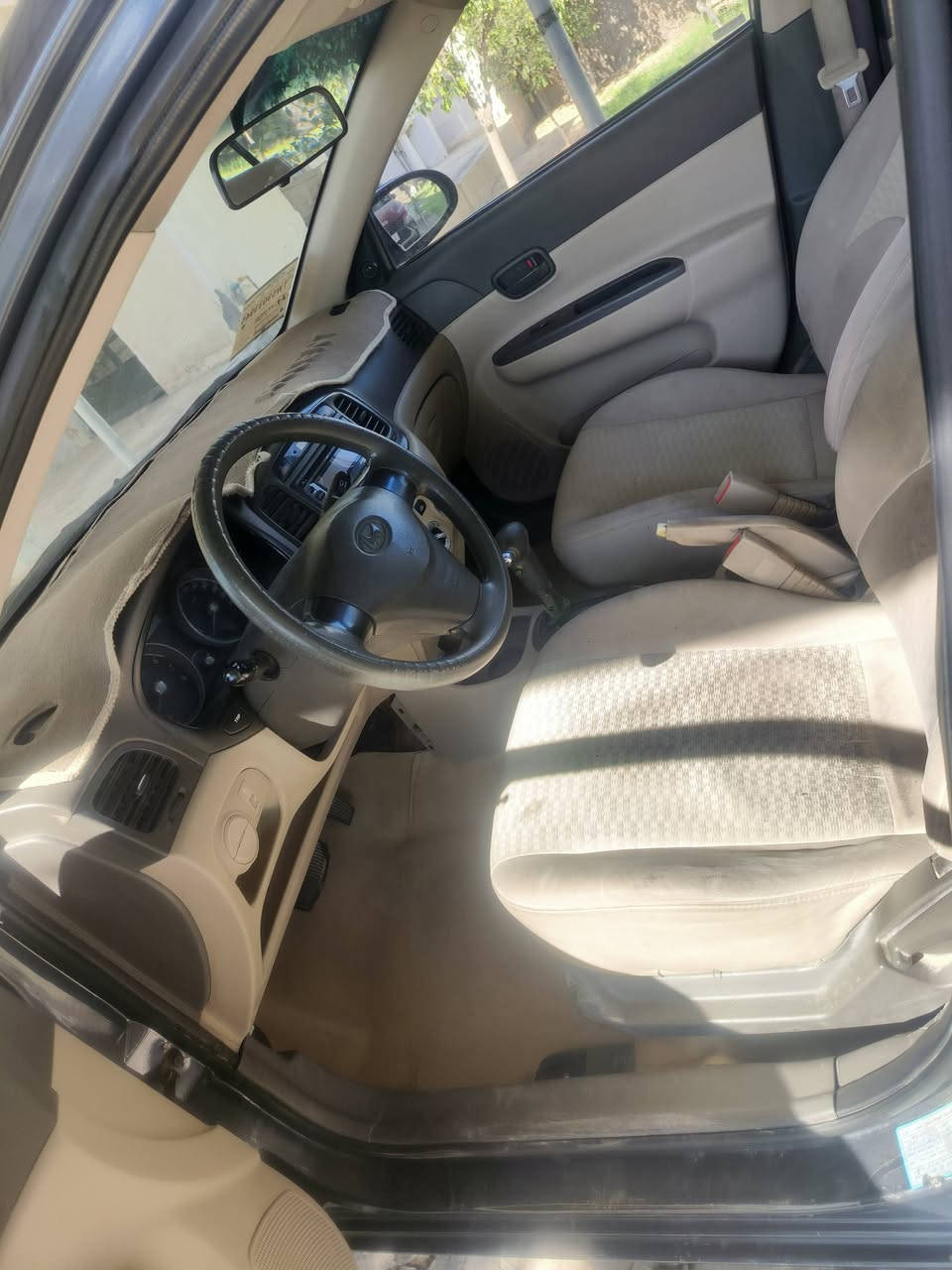 السلام عليكم سيارة اكسنت مديل 2011 رقم بغداد السيارة نضيفة ما فيها ضربة محرك السيارة 1400 تبريد شغال السيارة نضيفة جدا مكان السيارة بغداد الدورة رقم الهاتف *********** سعر 88
