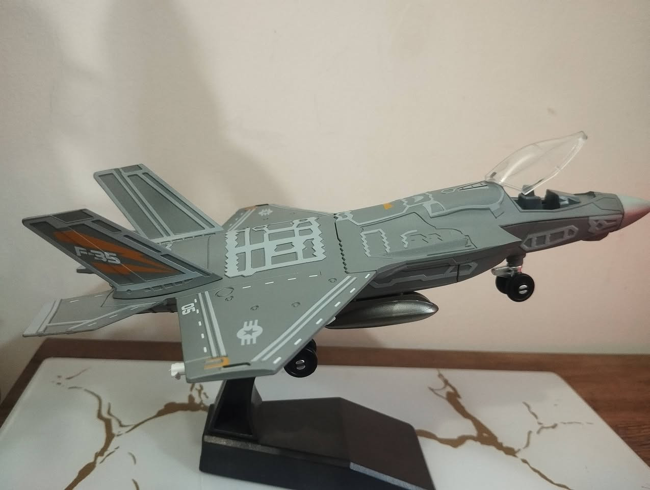 طائره F35 بلاسستك رزن .تواصل خاص


**إذا كنت صاحب هذا الإعلان وتريد حذفه لأي سبب، رجاءا أرسل رسالة إلى الدعم الفني**