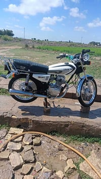 دراجه للبيع مديل 25 برغي ما مفتوح بيها شغاله كلها الاشاير 07860578719