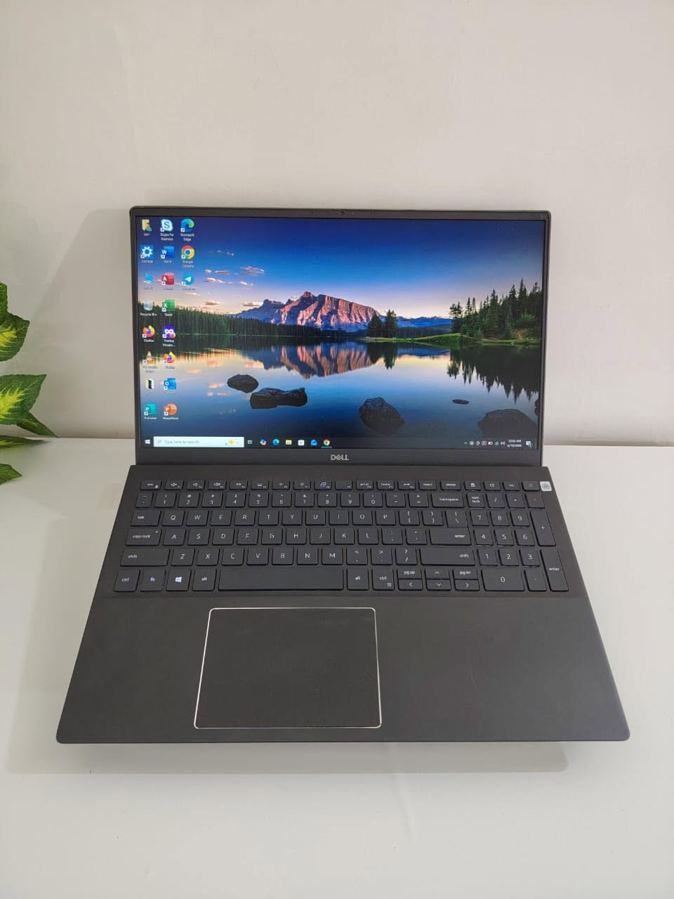 Dell Vostro 5402 - نظافة ممتازة وأداء خارق من الجيل الحادي عشر 🚀
إذا كنت تبحث عن لابتوب يجمع بين الأناقة، الخفة، والقوة.. فهذا العرض مصمم لك بالظبط!
🔍 المواصفات الفنية العالية:
 المعالج: Intel Core i7 - 1165G7 (كور آي سفن - الجيل 11) أداء سريع جداً وسلس.
 الذاكرة (RAM): 16GB DDR4 لتشغيل عشرات البرامج في نفس الوقت بدون أي تعليق.
 الهارد (Storage): 256GB SSD فائق السرعة لإقلاع النظام بلمح البصر.
 كرت الشاشة: Intel(R) Iris(R) Xe Graphics 8GB ممتاز للتصميم والألعاب المتوسطة.
 الشاشة: دقة عالية FHD (1920 * 1080) لألوان واضحة ومريحة للعين.
 الكيبورد: كيبورد ضوئي (ستيكر) مميز للعمل في الظلام.
 البطارية: 100% (بطارية جديدة تماماً 🔋 تعيش معك!).
🛡️ ضماناتنا هي رأس مالنا (اشترِ وأنت مطمئن):
 ✅ ضمان فحص قبل الإرسال لضمان سلامة الجهاز.
 ✅ ضمان الفحص أمام المندوب، تأكد من النظافة والمواصفات بنفسك، ولك حق الاسترجاع فوراً إذا وجد أي خلل بخلاف الاتفاق.
 ✅ ضمان استبدال لمدة أسبوع كامل بنفس الموديل (في حال وجود أي خلل مصنعي).
🎁 الهدايا والخدمات المجانية:
 🖱️ ماوس هدية.
 💼 حقيبة لابتوب مميزة لحماية جهازك.
 🚚 توصيل مجاني وسريع لجميع محافظات العراق خلال 48 ساعة فقط! 🇮🇶
💰 السعر التنافسي:
510 ألف دينار عراقي فقط! (شامل التوصيل والهدايا والضمان).
📞 للحجز أو الاستفسار:
يرجى مراسلة الصفحة أو الاتصال بنا.
الكمية محدودة جداً، سارع بحجز جهازك الآن! 🛒✨


**إذا كنت صاحب هذا الإعلان وتريد حذفه لأي سبب، رجاءا أرسل رسالة إلى الدعم الفني**