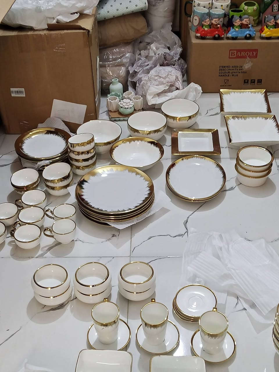 السلام عليكم شباب أغراض منزلية ورد اغصان ايباد فرشة سنادين.  تحفيات  كلشي موضح بصور الشراي يتواصل ***********
