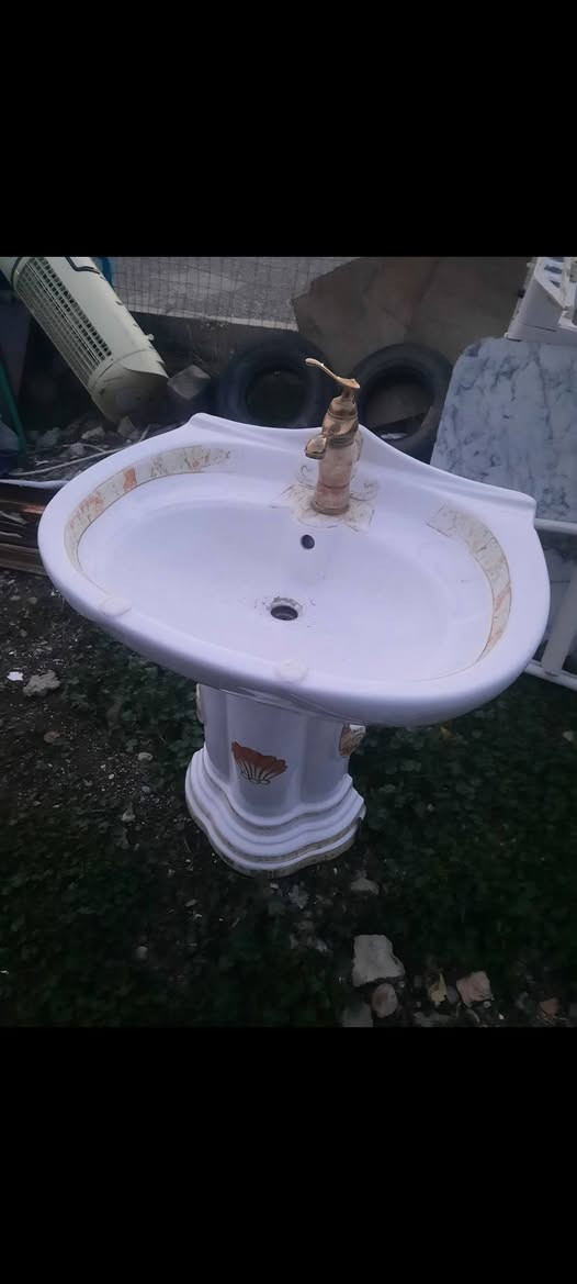 ئەم شتانە بۆفرۆشتن
شوێن پێلاو مواد ئەسلی زۆر تازەوپاکە سعری 55هەزار
مەخسەلەی دەست شۆر حەجم زۆر گەورە زۆرتازەیە سعری 35هەزار
مێزی ئاسن دێژی  دوومەترونیوو پانی 50سم سعری 40هەزار
دۆشەک یەک نەفەری ئیسپرینگ 20هەزار
جۆلانەی مناڵ 20هەزار
سکەی پەردە 2دانەیە نزیک دوومەترنیوو هەردووکی 20هەزار
مەخسەلەی ئاسن 15هەزار
کەنیوو ئارد لۆکە 15هەزار
شوێن سمود ،،،

ژ.م ***********
