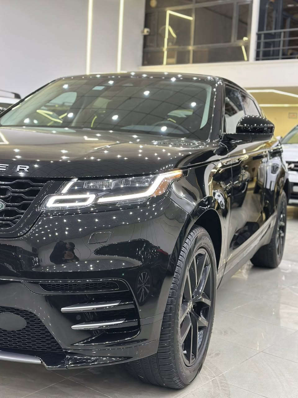 السلام عليكم
2024 RANGE ROVER VELAR   P250
بانورما 
شاشات 
جنطه كهرباء 
بصمه 
رادار 
تحذير تصادم 
حساس امامي خلفي 
انضمه قياده 
شاشه متحركه 
ماشيه32 الف  
 بدون صبغ
***********
***********
